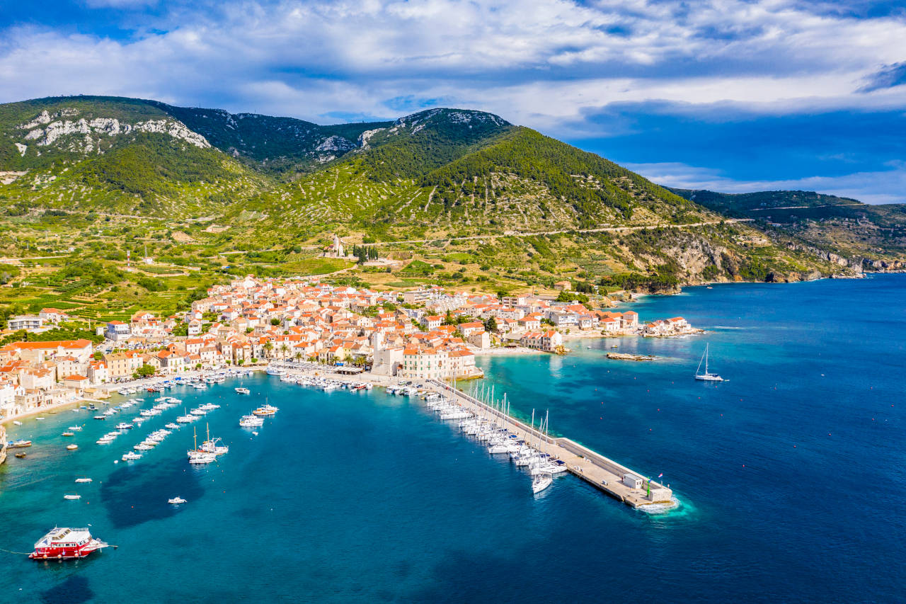 Sun, Sea, and Serenity: A 7-Day Yacht Charter Escape from Split