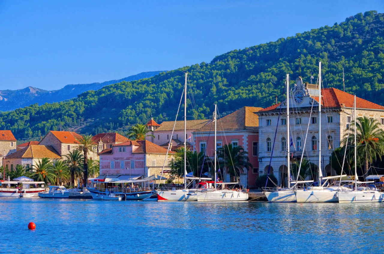 Yacht charter Split Croatia- The Best of Croatia: A 14-Day Sailing Adventure from Split to Dubrovnik and Beyond