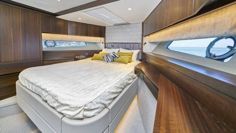 Entfesseln Sie Luxus und Eleganz: Das Chartern der Yacht Sunseeker Manhattan 55