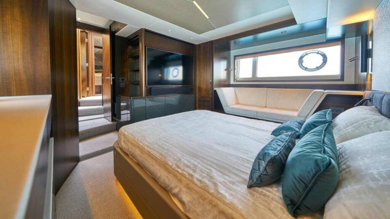 Entfesseln Sie Luxus und Eleganz: Das Chartern der Yacht Sunseeker Manhattan 55