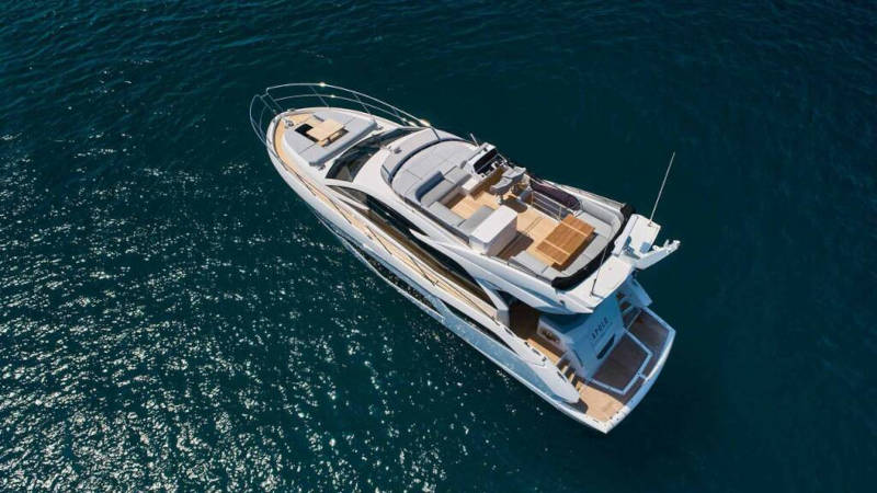 Entfesseln Sie Luxus und Eleganz: Das Chartern der Yacht Sunseeker Manhattan 55