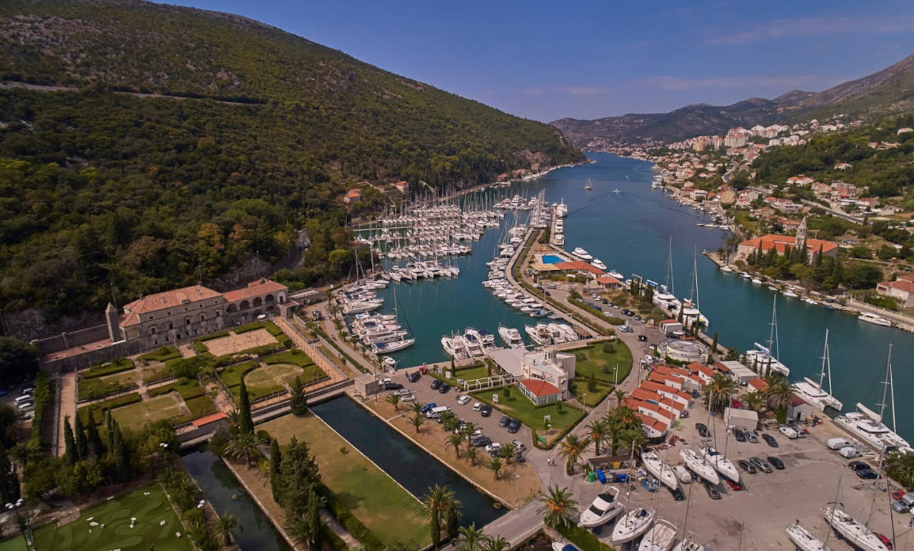 Dubrovnik Yacht Charter: Embrace the Serenity of the Adriatic on a Luxurious Voyage