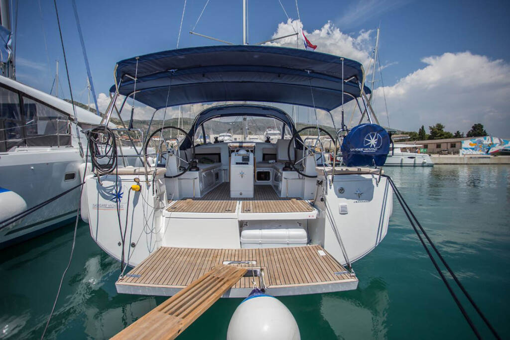 Dubrovnik Yacht Charter: Embrace the Serenity of the Adriatic on a Luxurious Voyage