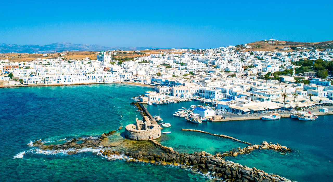 Yacht Charter in the Cyclades: Navigating the Aegean ParadiseYacht Charter in the Cyclades: Navigating the Aegean Paradise
