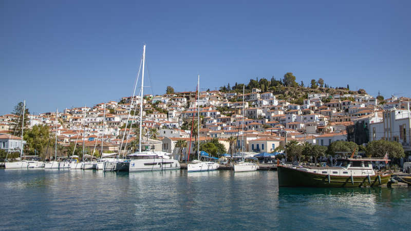 Yacht Charter in Greece: Exploring the Seas of Ancient Splendor