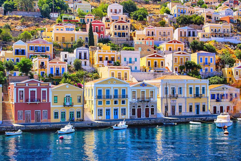 Yacht Charter in Greece: Exploring the Seas of Ancient Splendor