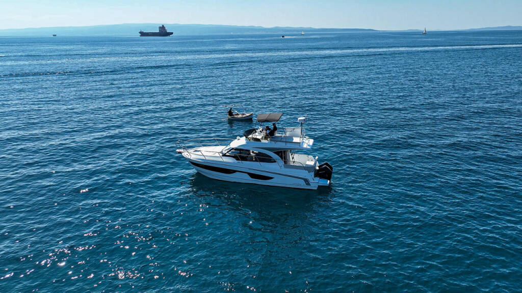 Motor yacht Antares 11 BlueGreen