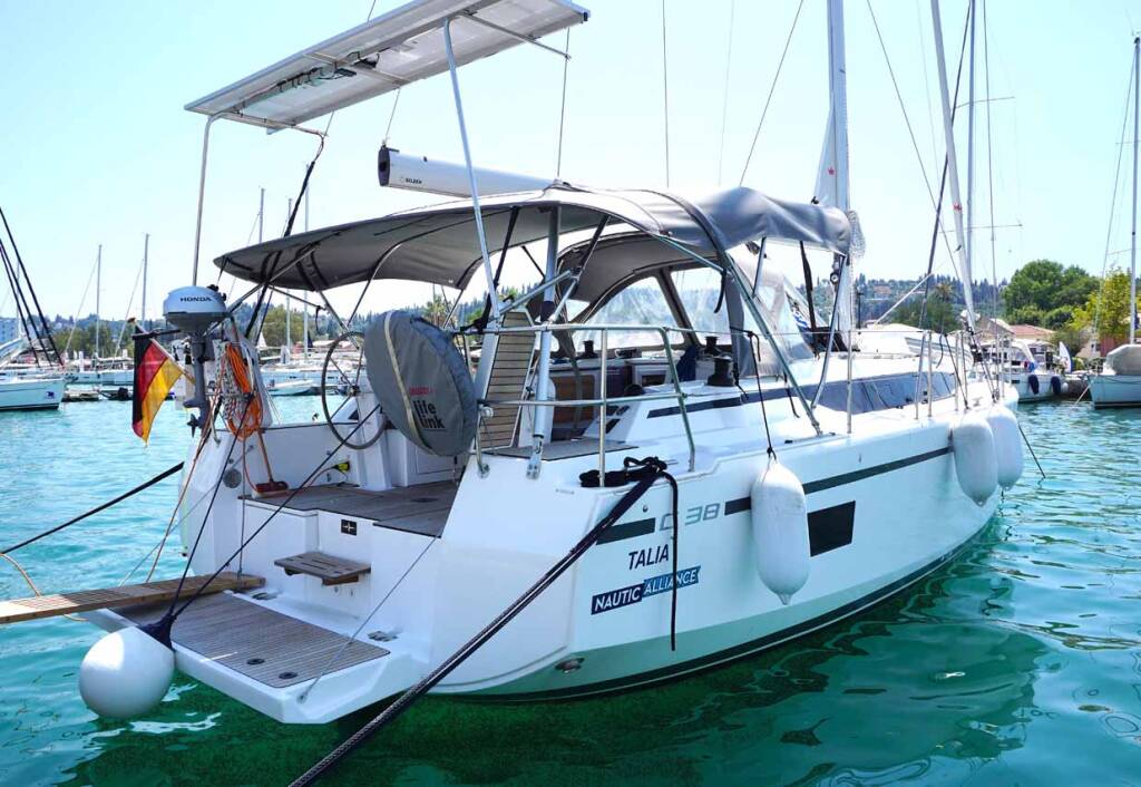 Bavaria C38 Talia
