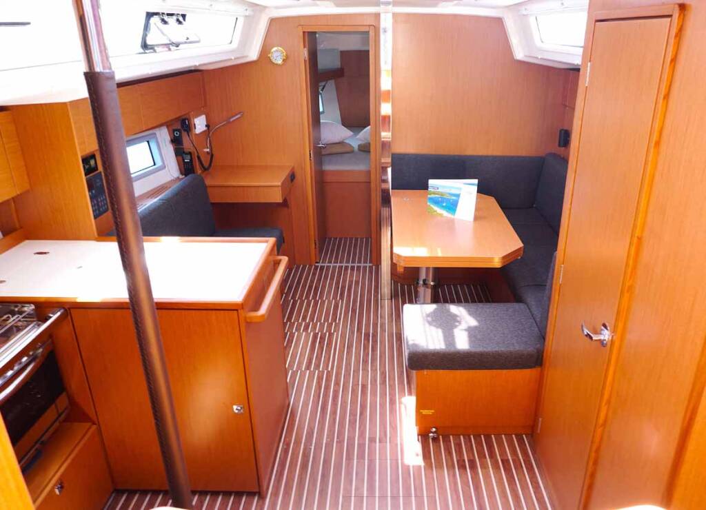 Bavaria C38 Talia
