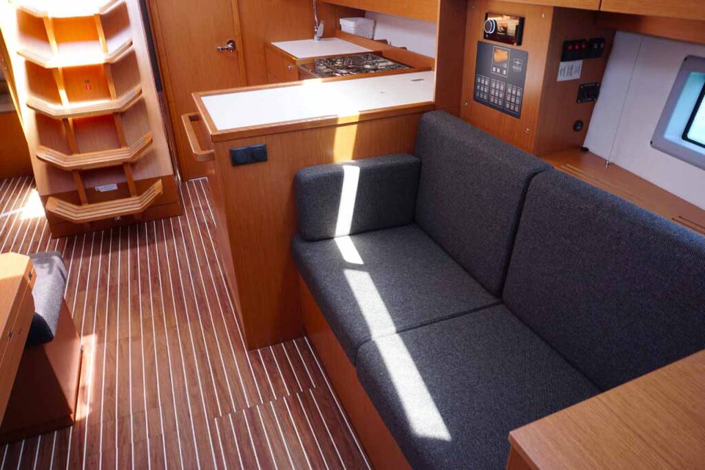 Bavaria C38 Talia