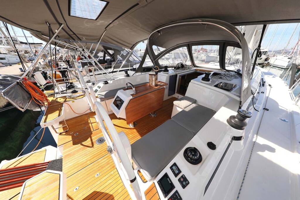 Sailing yacht Bavaria C42 Style Leya