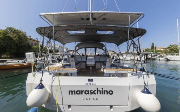 Bavaria C42 Maraschino