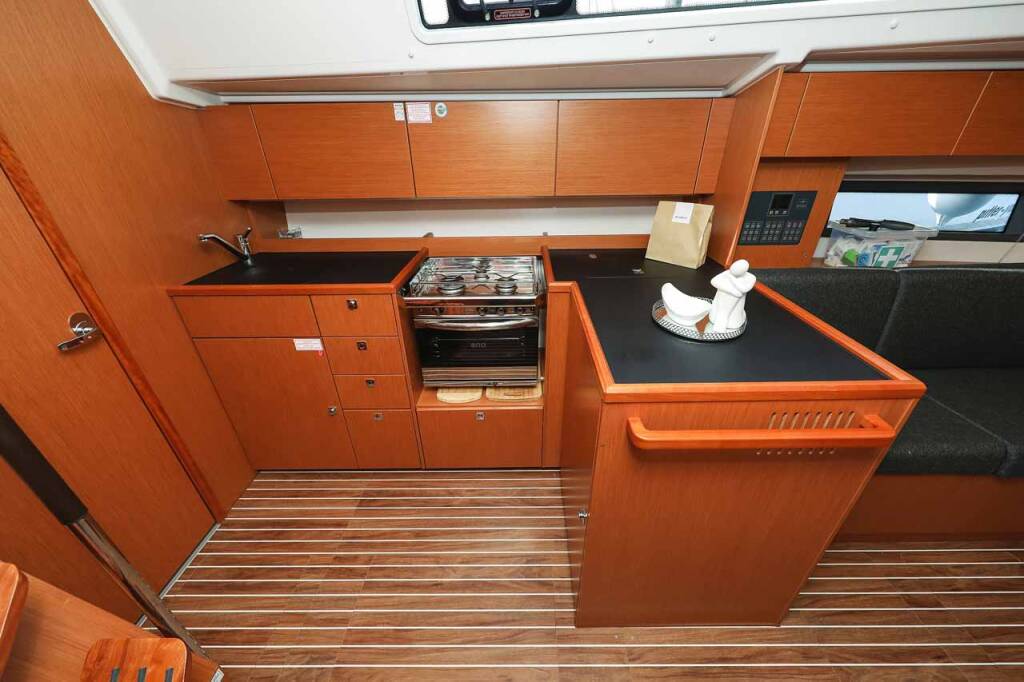 Bavaria C42 RUMBA