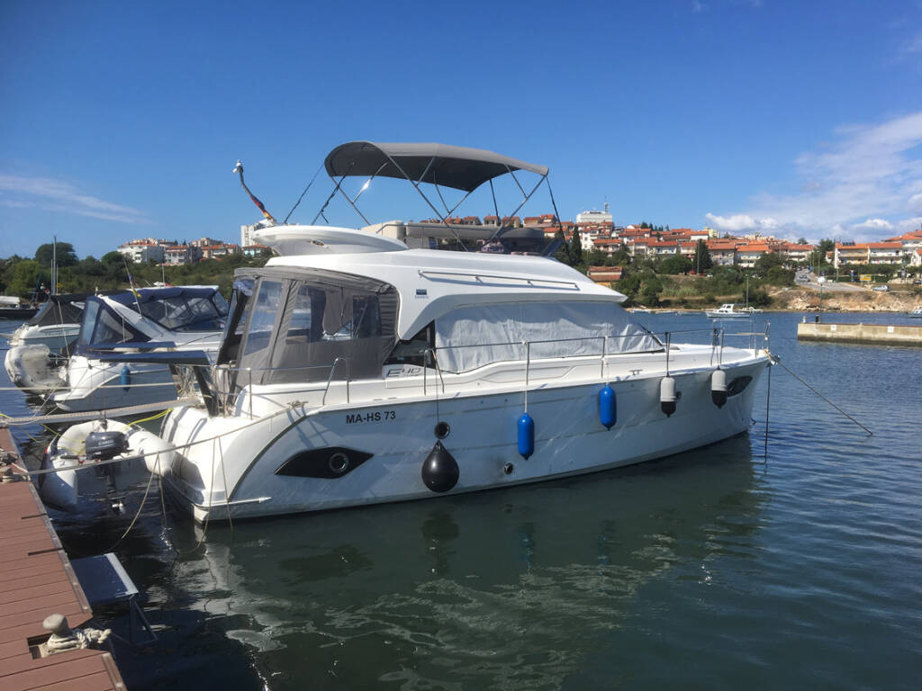 Motor yacht Bavaria E40 Aquatic Vita