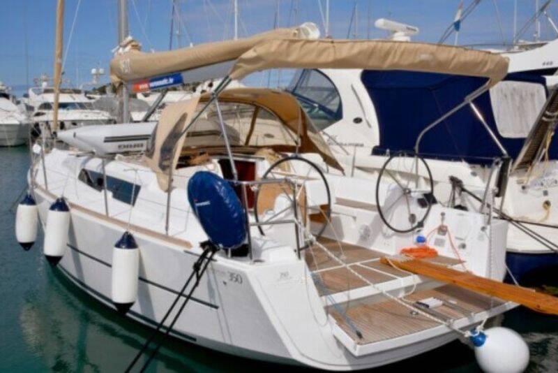 Sailing yacht Dufour 350 GL Navita