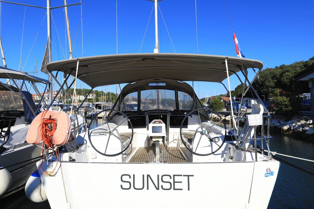 Sailing yacht Dufour 382 GL Sunset