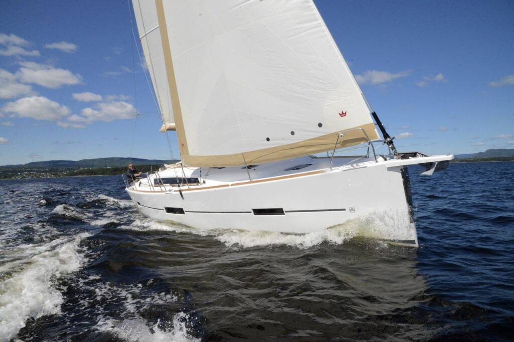 Sailing yacht Dufour 412 #ECONOMY