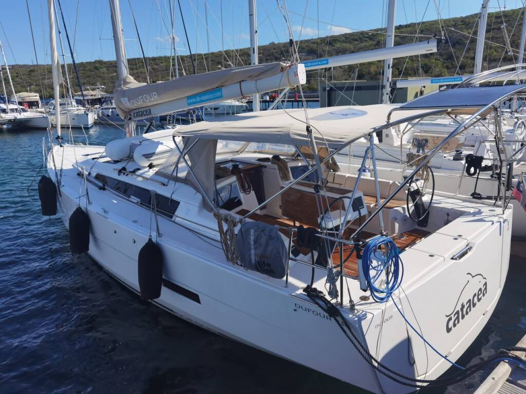 Sailing yacht Dufour 430 GL Catacea
