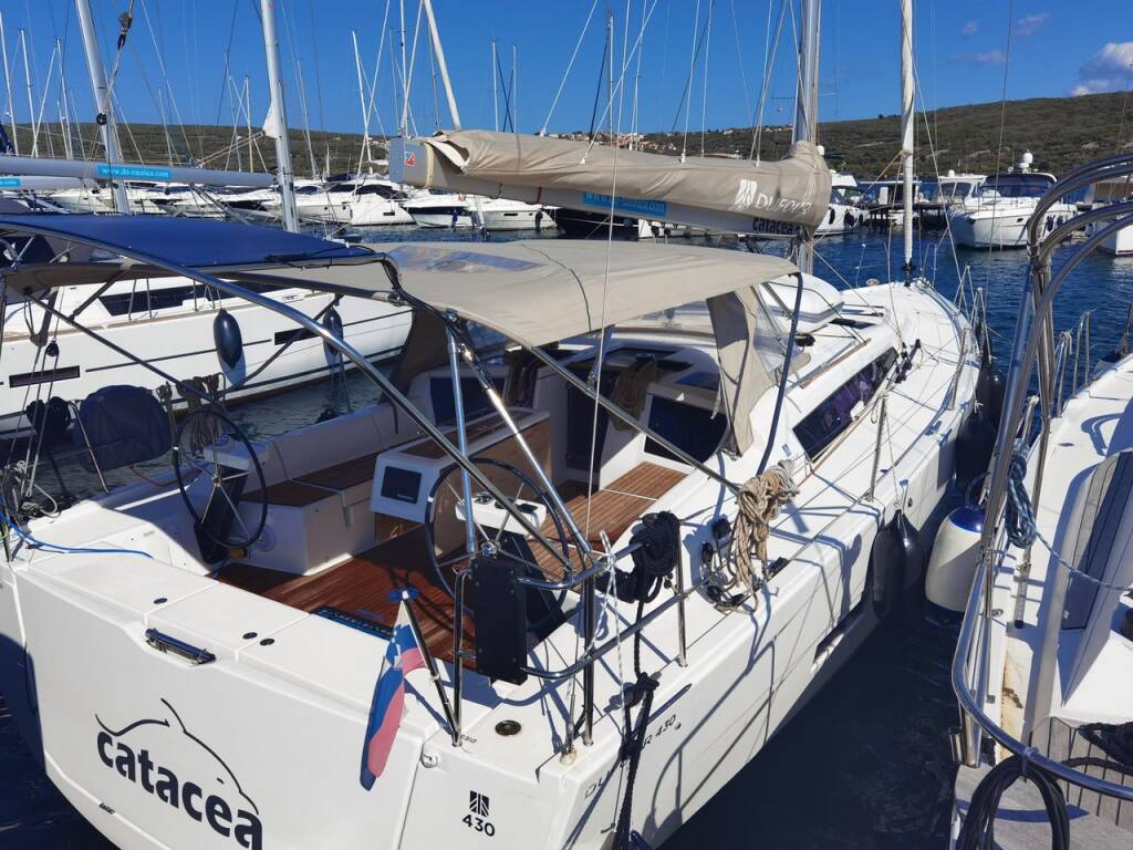 Sailing yacht Dufour 430 GL Catacea