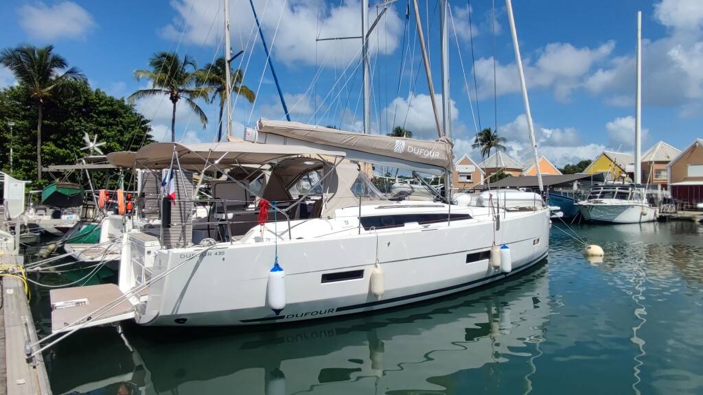 Dufour 430 GL LUNA ROSSA