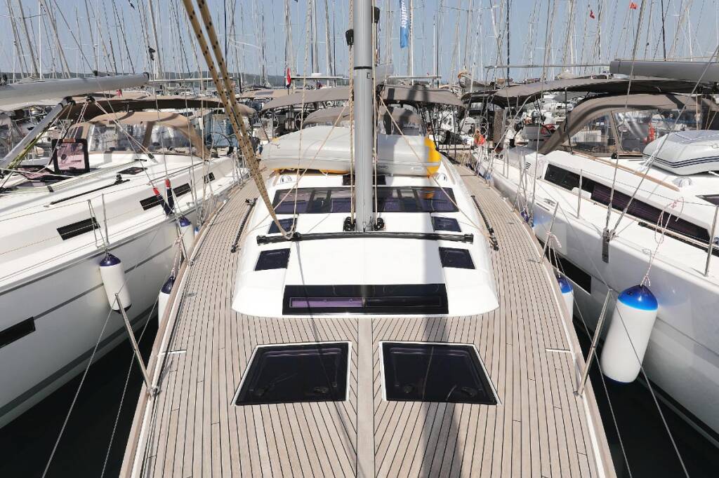 Sailing yacht Dufour 520 GL Luna 77