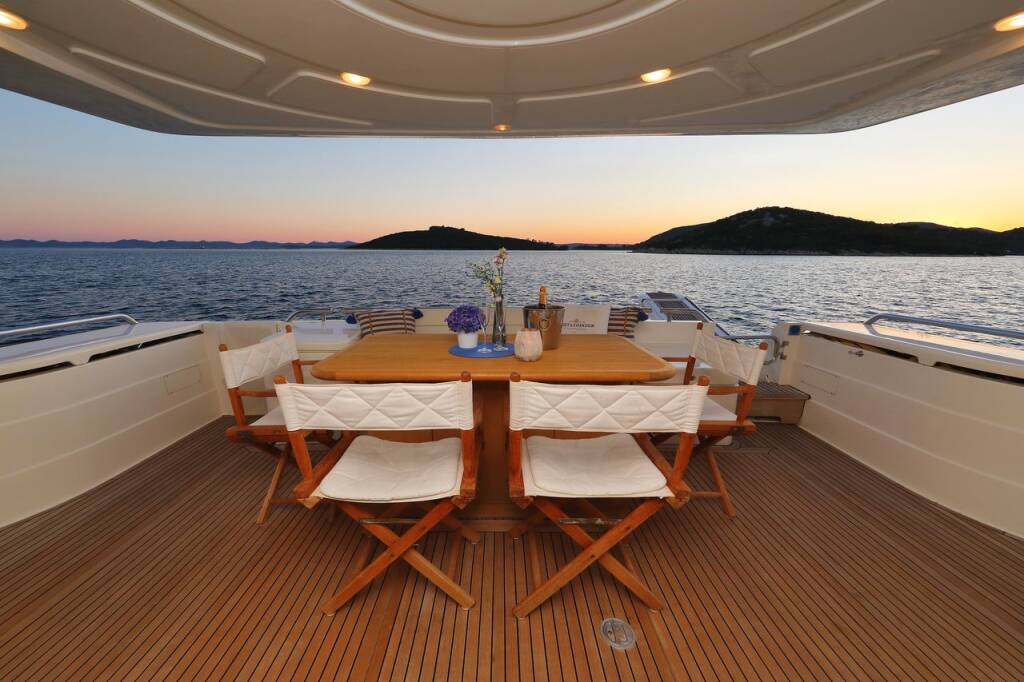 Ferretti Yachts 681 Dominique