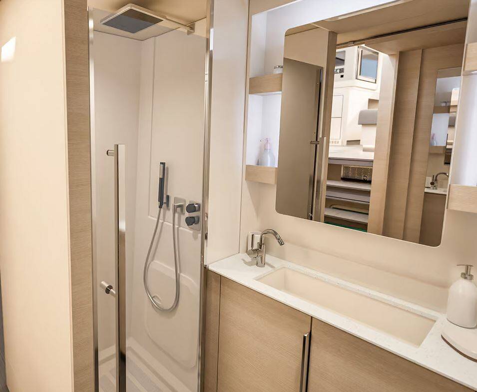 Fountaine Pajot New 44 Quatour ELECTRIC MANATEE 