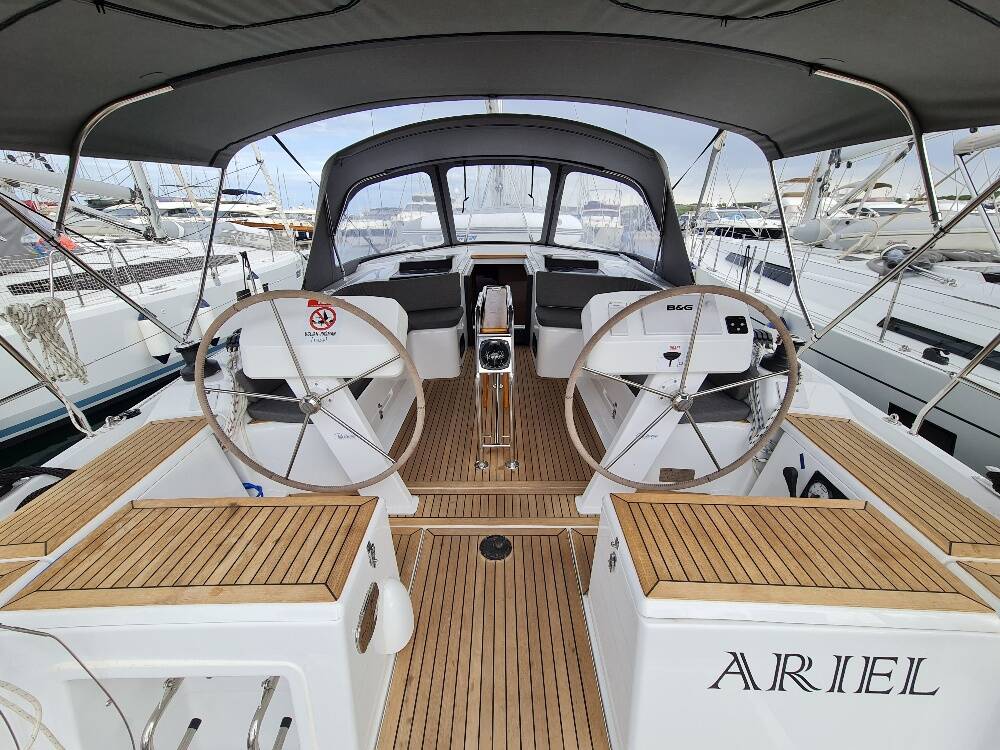 Sailing yacht Hanse 458 Ariel