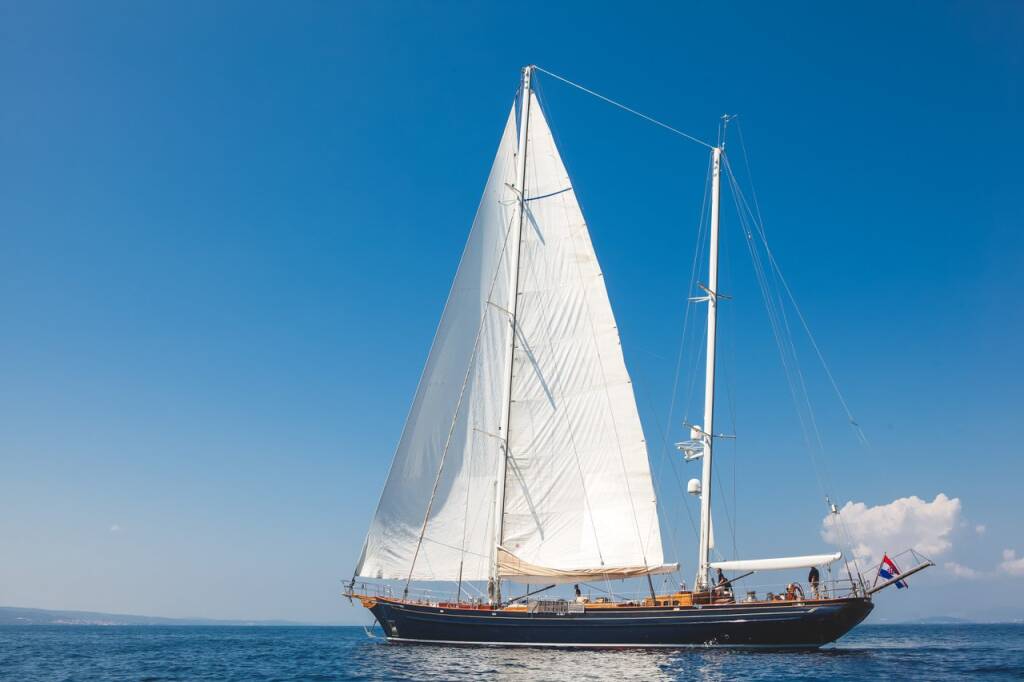 Luxury sailing yacht Heli Yachts Andromeda