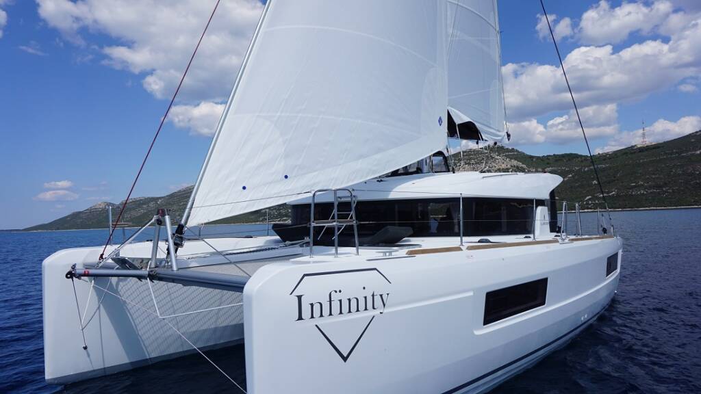 Lagoon 40 Infinity