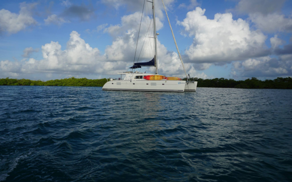 Lagoon 500 Sand Star