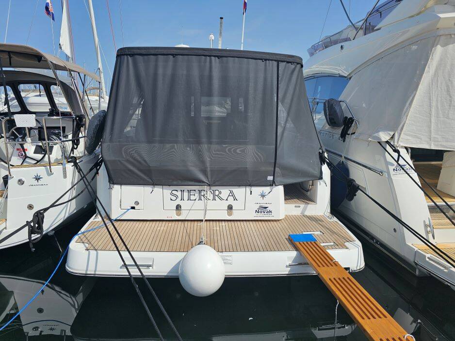 Motor yacht NC 37 Sierra