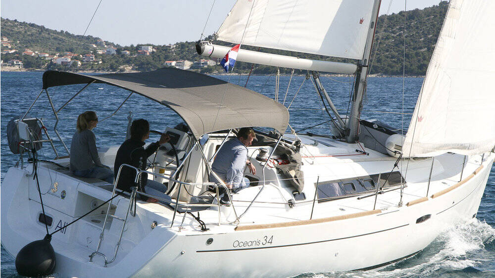 Sailing yacht Oceanis 34.2 LL Skyhawk