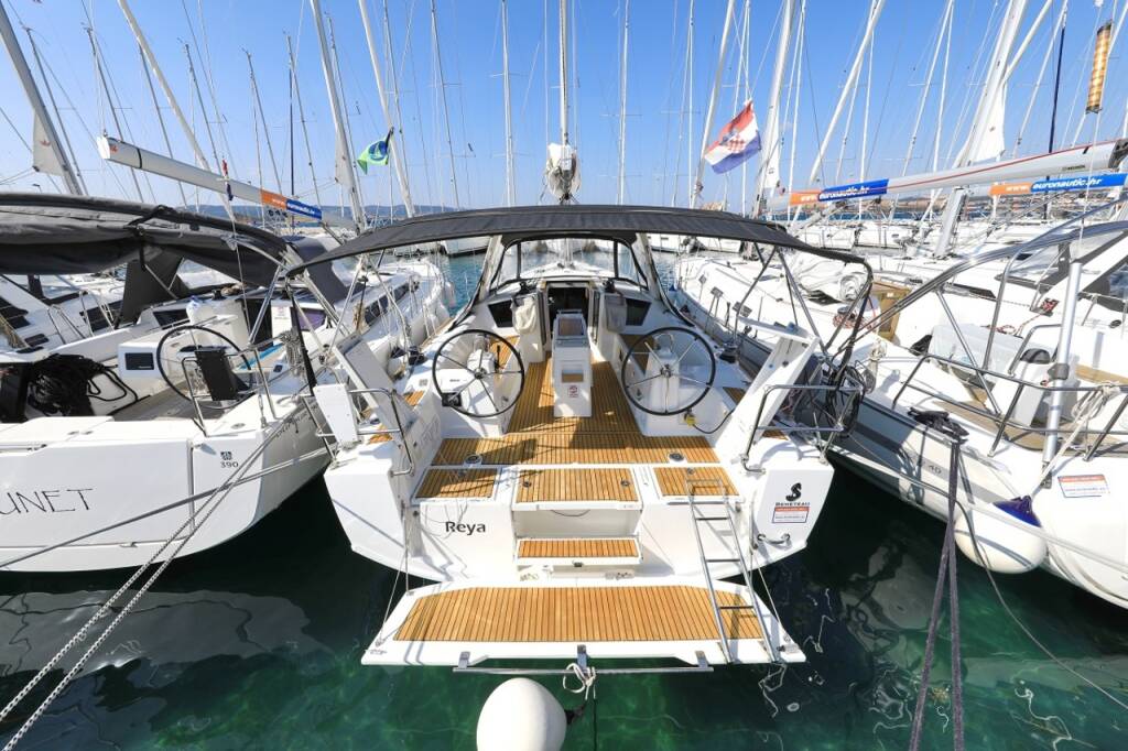 Oceanis 38.1 Reya