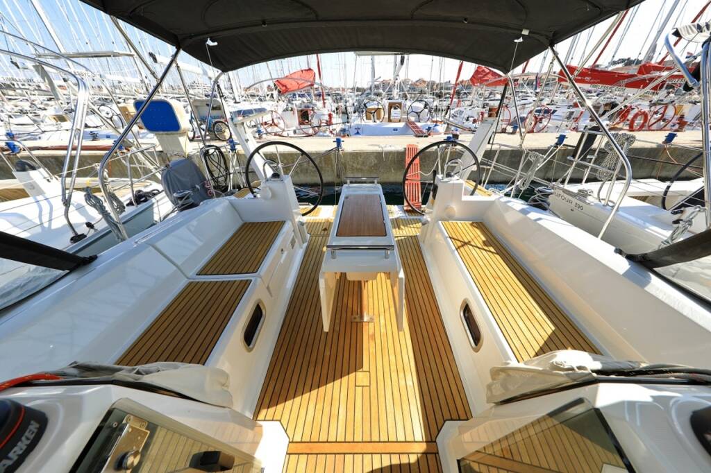 Oceanis 38.1 Reya