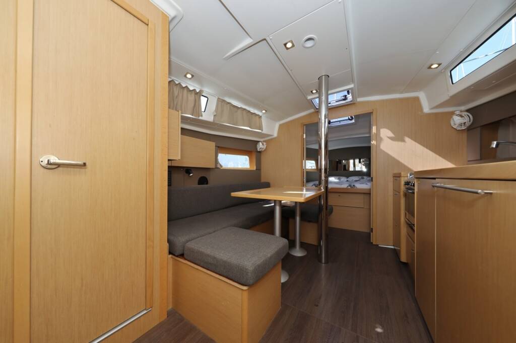Oceanis 38.1 Reya