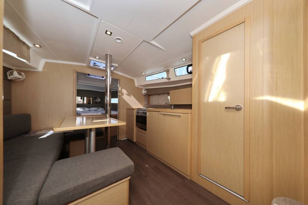 Oceanis 38.1 Reya