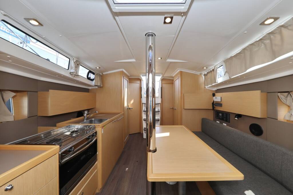 Oceanis 38.1 Reya