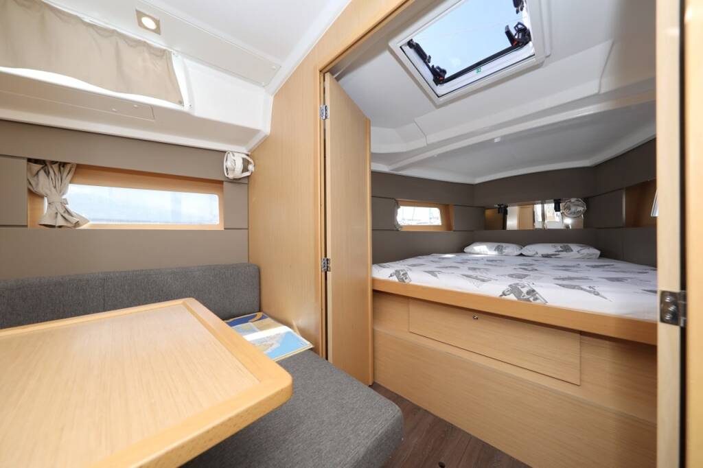 Oceanis 38.1 Reya