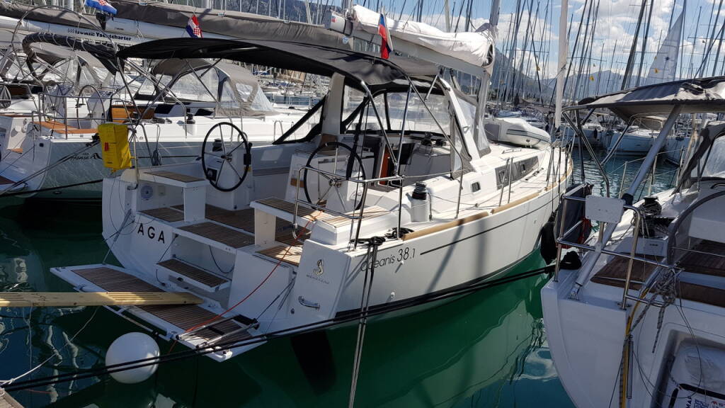 Sailing yacht Oceanis 38.1 Aga