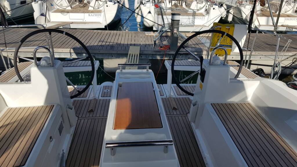 Sailing yacht Oceanis 38.1 Aga