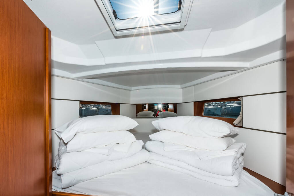 Sailing yacht Oceanis 38.1 New Order