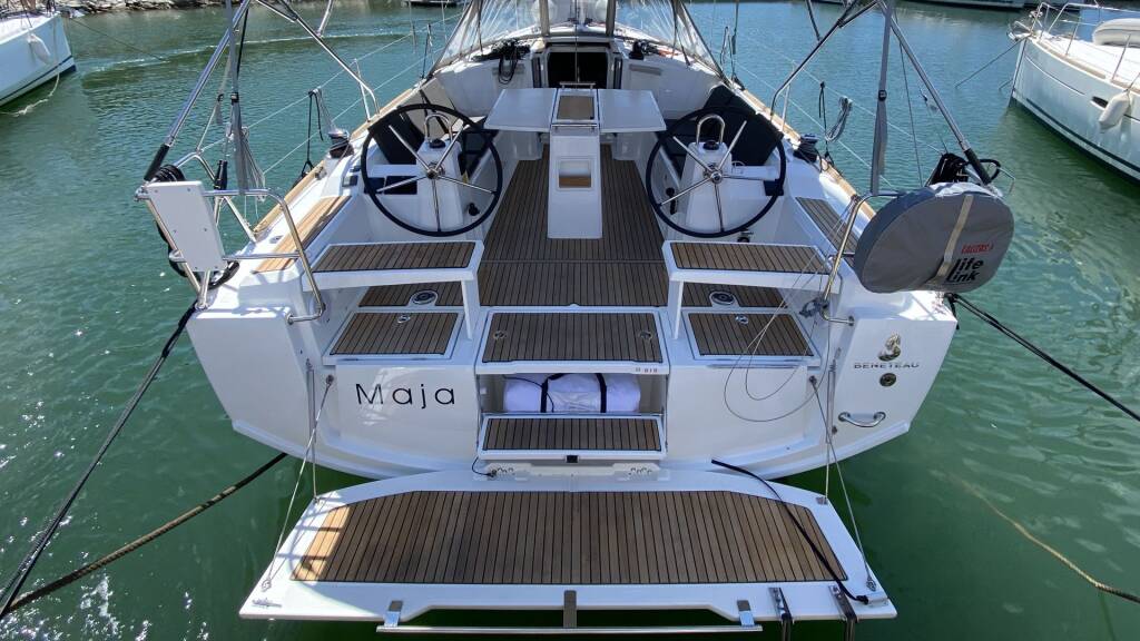 Sailing yacht Oceanis 38.1 Maja