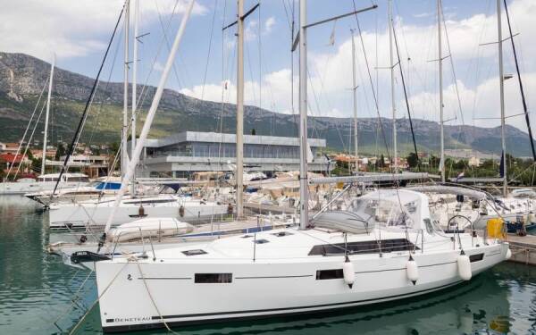 Oceanis 41.1 First