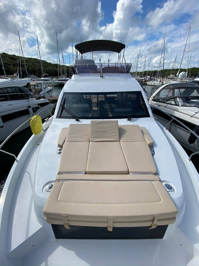 Motor yacht Sealine F430 Blue Lagoon II