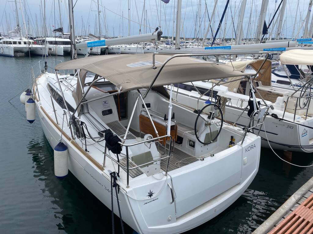 Sailing yacht Sun Odyssey 349 Kora