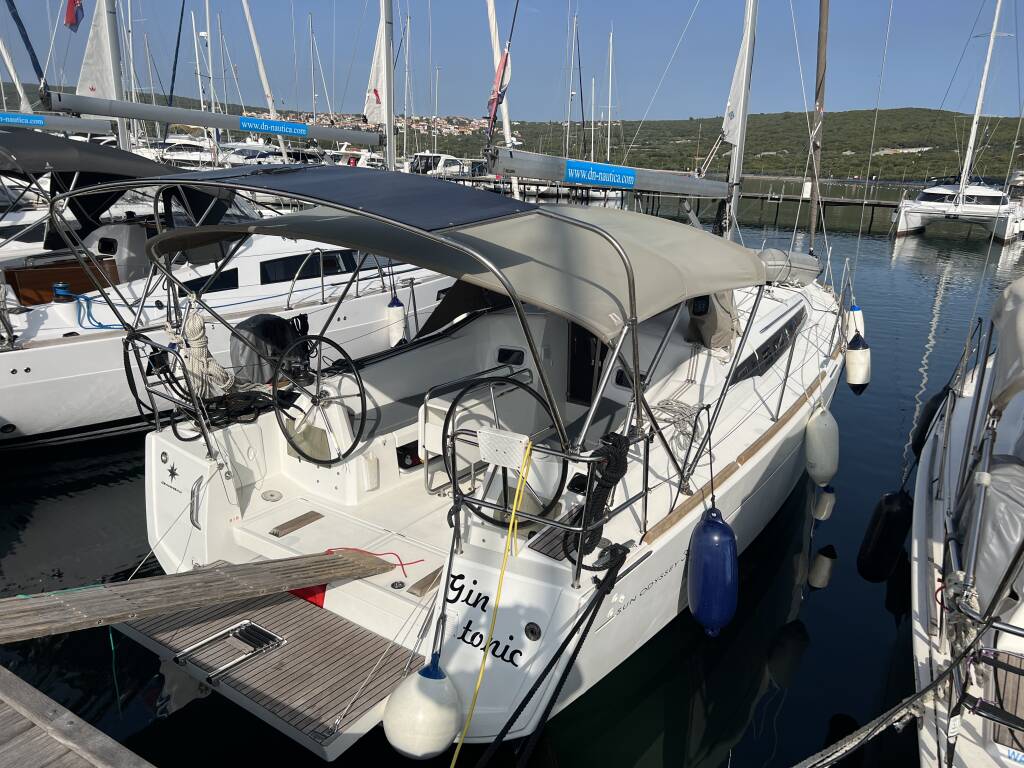 Sun Odyssey 349 Gin Tonic