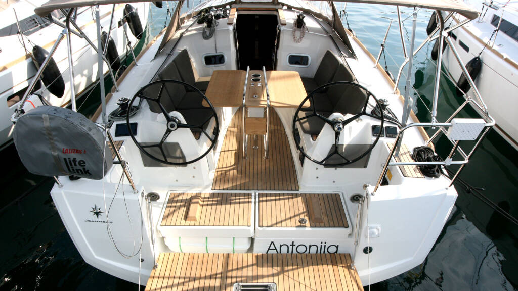 Sailing yacht Sun Odyssey 349 Antonija