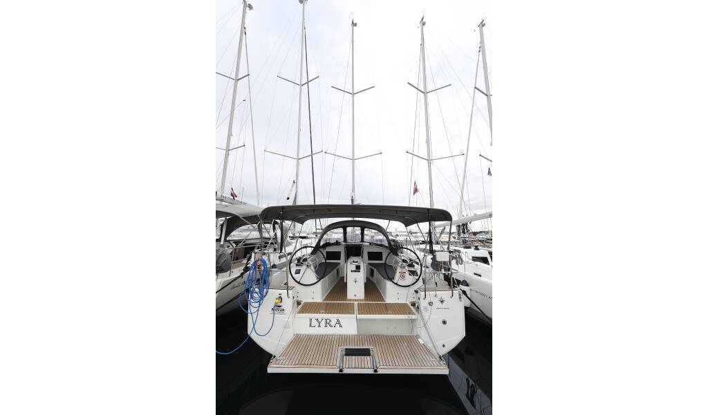 Sailing yacht Sun Odyssey 410 Lyra