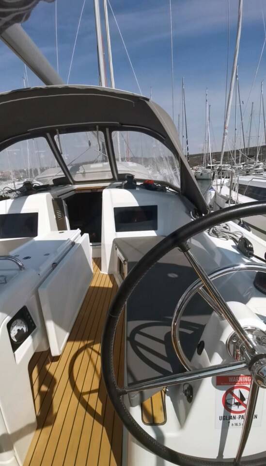 Sailing yacht Sun Odyssey 410 Anika